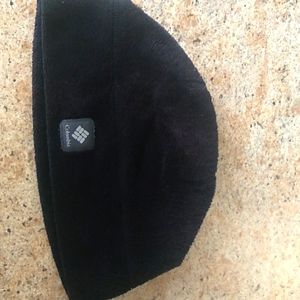 Womans columbia black beanie hat